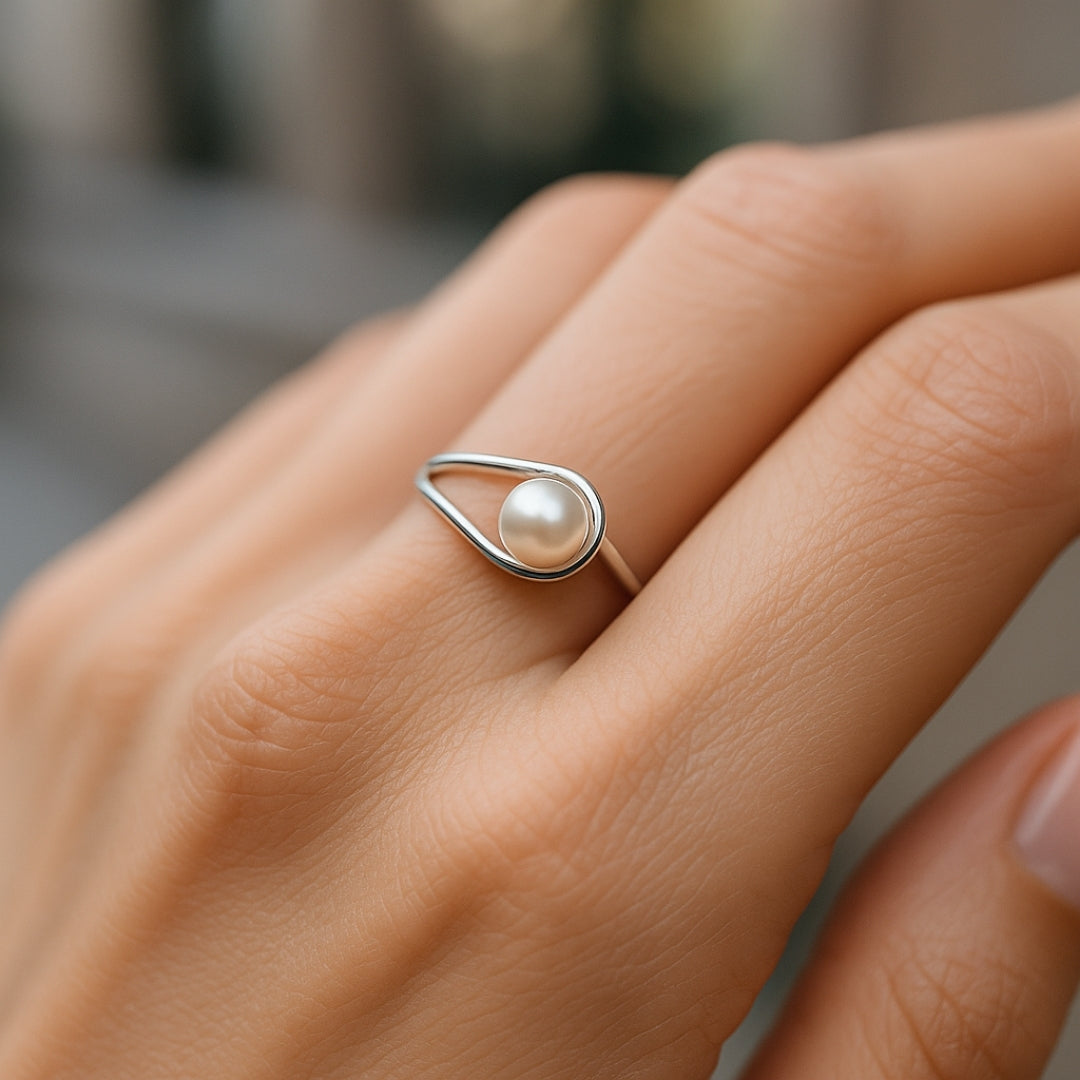 Singular Pearl Wavy Silver Ring