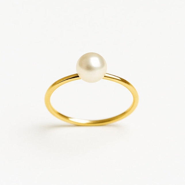 Singular Elegant Pearl Gold Ring