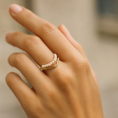 Adjustable Wavy Pearl Gold Ring