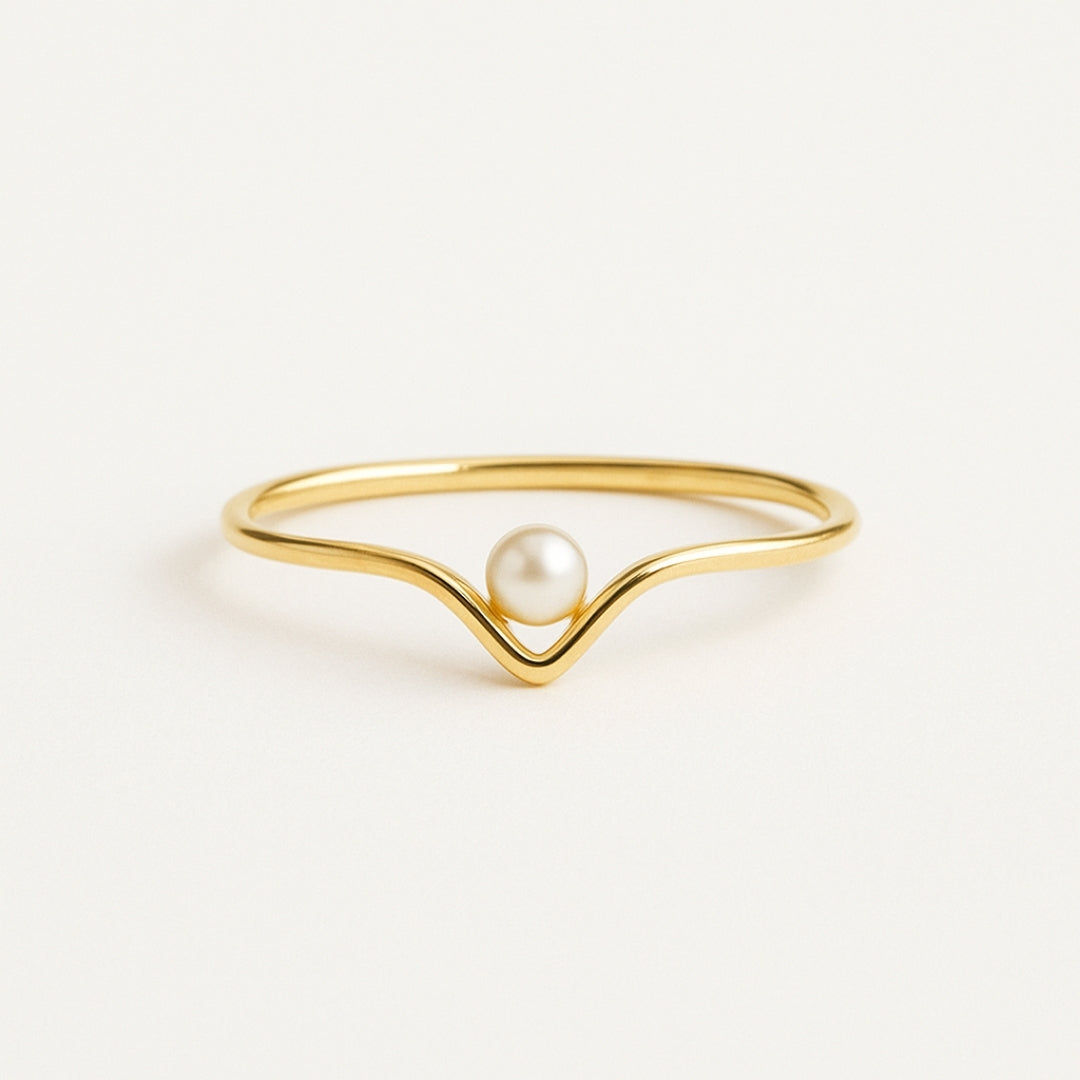 Singular Pearl Gold Ring